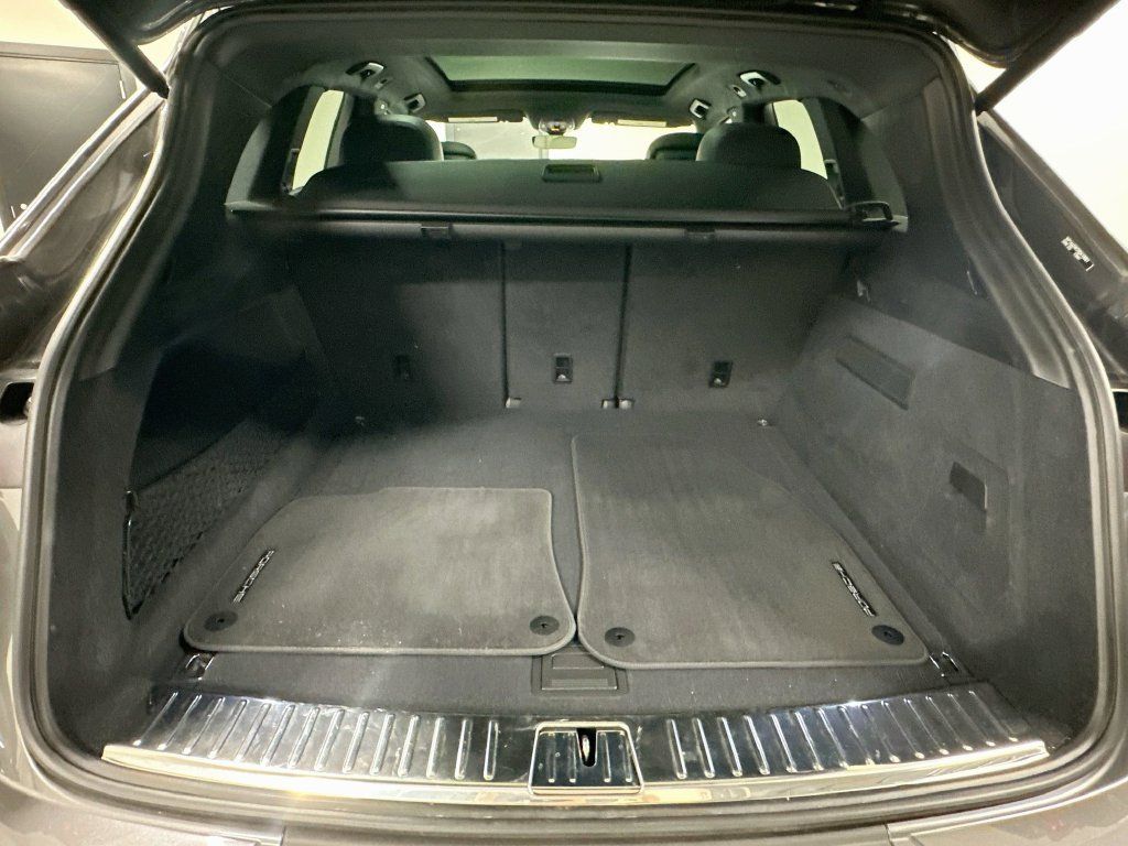 Certified 2024 Porsche Cayenne AWD/4WD image 27