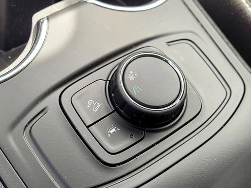 Used 2024 GMC Terrain SLE FWD image 23
