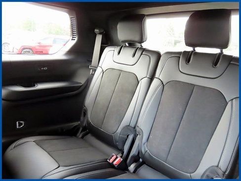 New 2025 Jeep Grand Cherokee L Altitude image 10