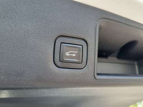 Used 2018 GMC Terrain SLE w/ Driver Convenience Package AWD/4WD image 8