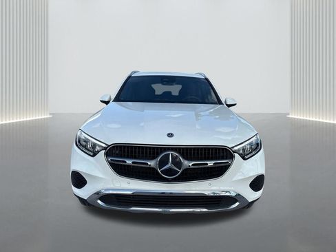 Used 2025 Mercedes-Benz GLC 300 4MATIC image 2