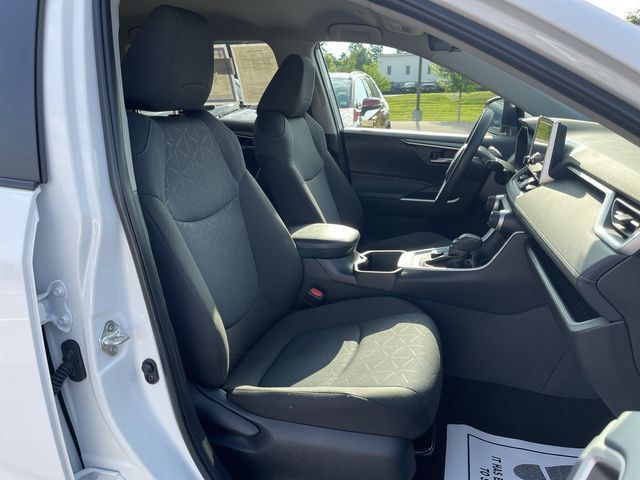 Used 2025 Toyota RAV4 XLE AWD/4WD image 20