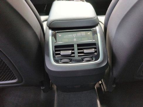Used 2023 Volvo XC60 B6 Ultimate w/ Protection Package Premier AWD/4WD image 18