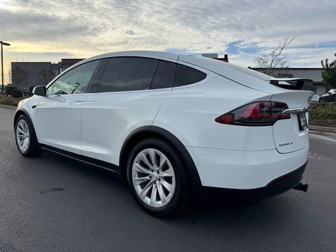 Used 2018 Tesla Model X 75D image 8