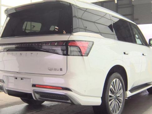 Used 2025 INFINITI QX80 Sensory image 5