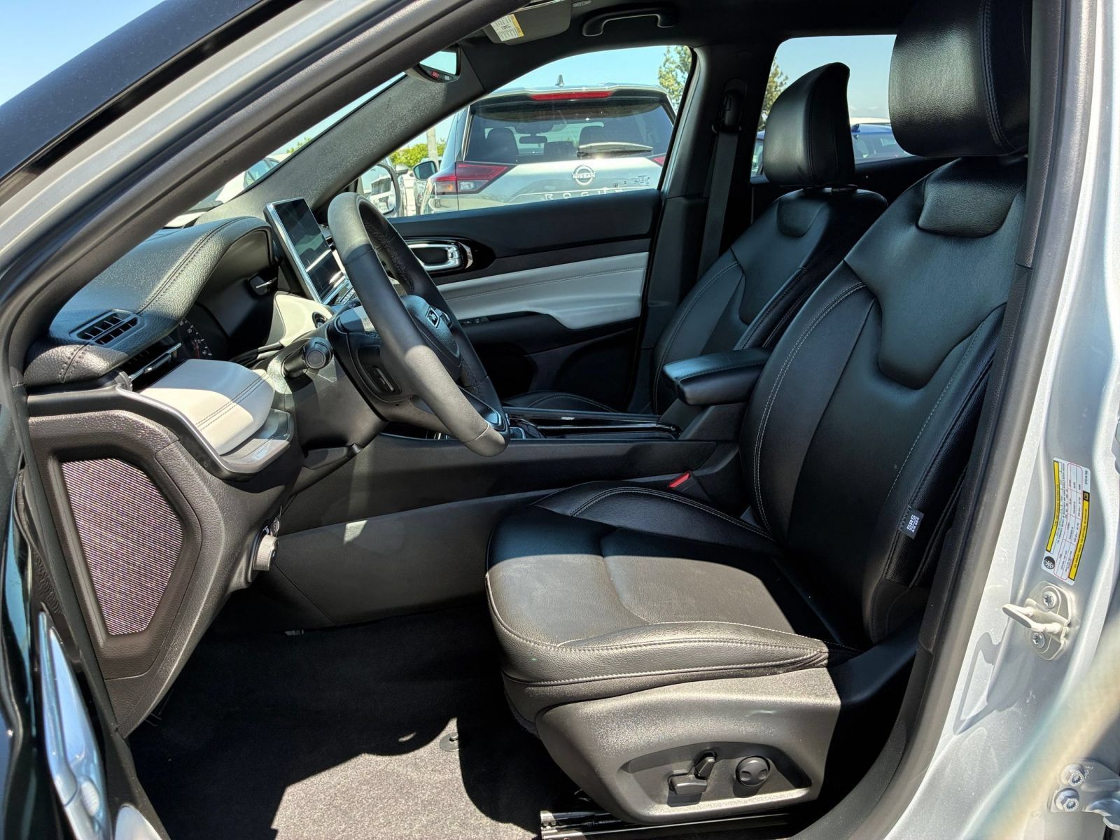 Used 2025 Jeep Compass Limited AWD/4WD image 27