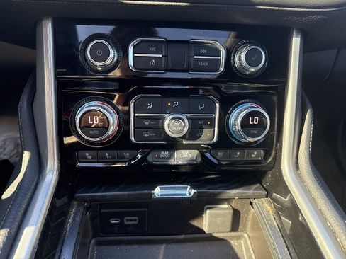 Used 2021 GMC Yukon Denali w/ Denali Premium Package image 21