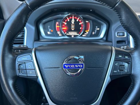 Used 2017 Volvo XC60 T5 Inscription w/ Preferred Option Package FWD image 26