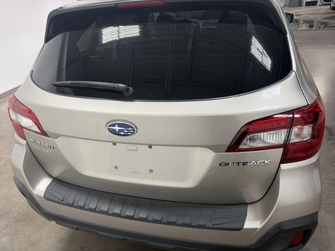 Used 2019 Subaru Outback 2.5i Limited w/ Popular Package #2 AWD/4WD image 4