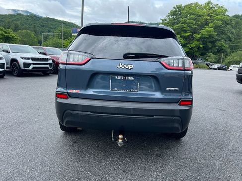 Used 2019 Jeep Cherokee Latitude w/ Popular Appearance Group FWD image 5