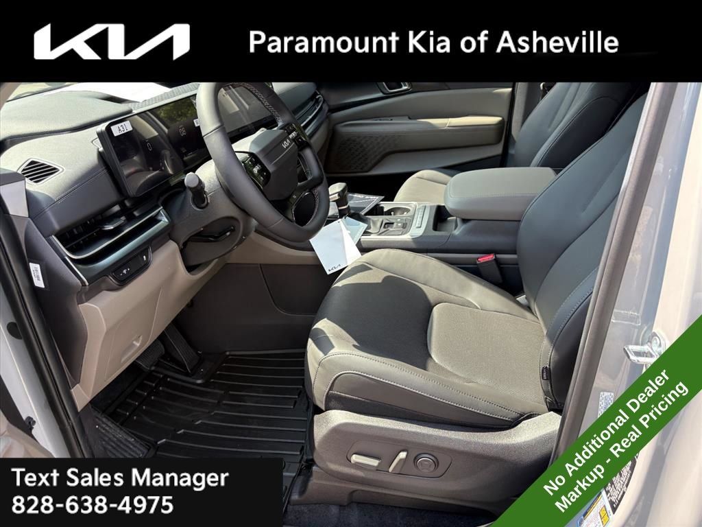 New 2027 Kia Carnival FWD image 18
