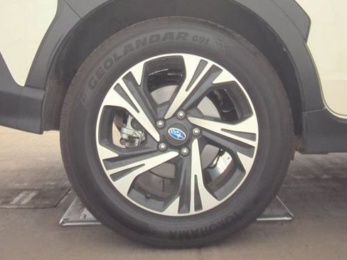 Used 2025 Subaru Crosstrek 2.0i Premium image 11