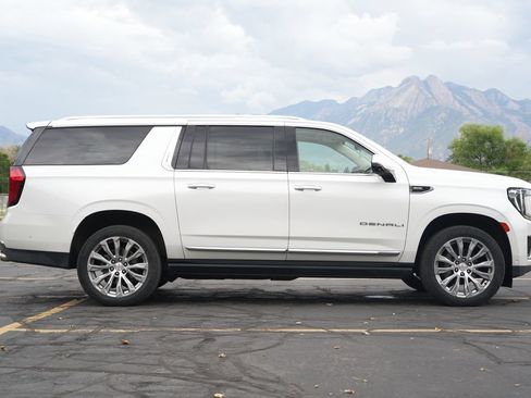 Used 2023 GMC Yukon XL Denali w/ Denali Reserve Package AWD/4WD image 6