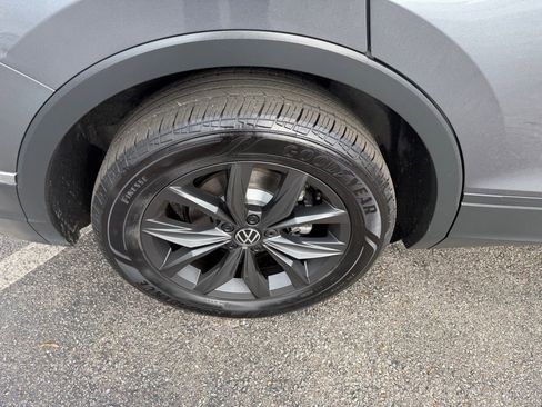 Used 2024 Volkswagen Tiguan SE image 11