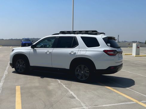 New 2026 Honda Pilot Sport image 6