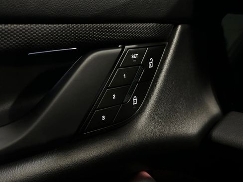 Used 2022 Porsche Taycan image 34