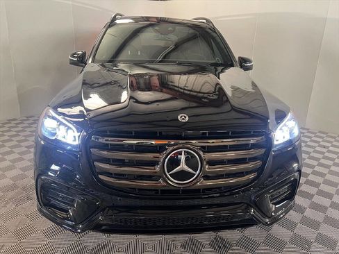 Used 2024 Mercedes-Benz GLS 450 4MATIC image 3