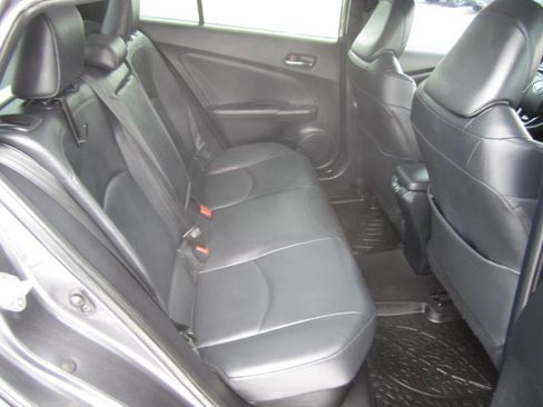 Used 2020 Toyota Prius XLE image 19