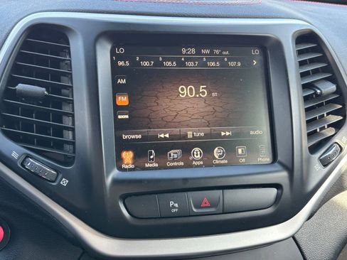 Used 2018 Jeep Cherokee Trailhawk w/ Comfort/Convenience Group AWD/4WD image 6