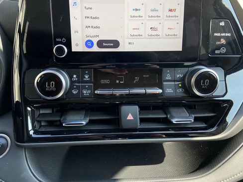 Used 2024 Toyota Highlander LE image 20