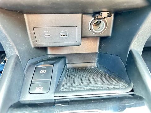 Used 2022 Nissan Kicks SV w/ Interior Electronics Package FWD image 15
