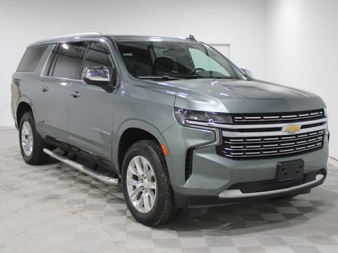 Used 2023 Chevrolet Suburban Premier image 1