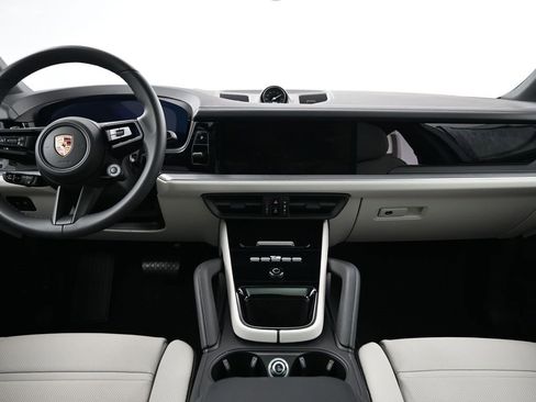 Used 2025 Porsche Cayenne Coupe image 9
