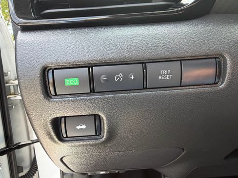 Used 2024 Nissan Sentra SR FWD image 24
