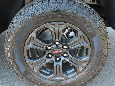 New 2025 GMC Canyon Elevation w/ Convenience Package image 20