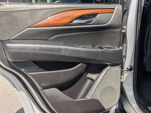 Used 2017 Cadillac Escalade Luxury image 29