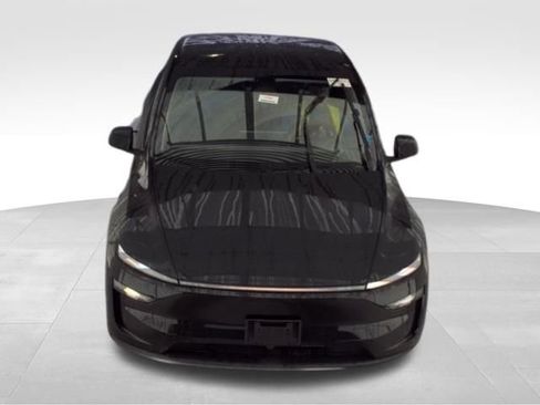 Used 2026 Tesla Model Y 2WD image 2