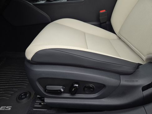 New 2025 Lexus ES 350 w/ Premium Package image 17