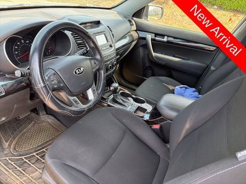 Used 2015 Kia Sorento LX image 11