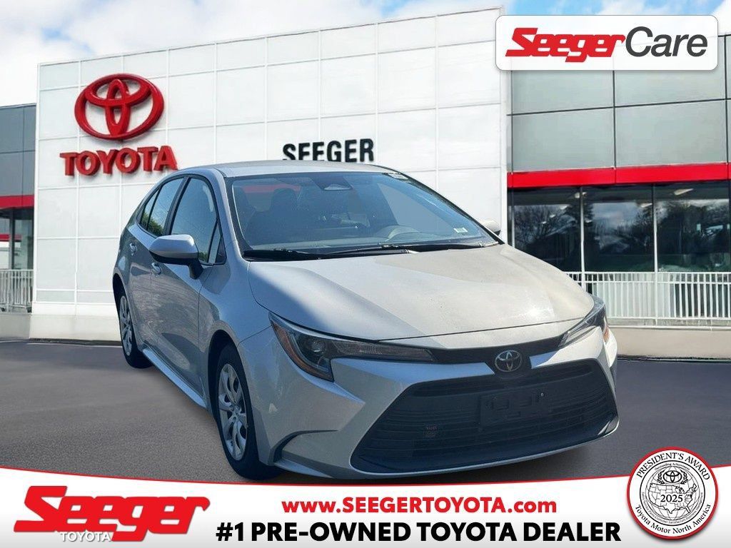Used 2024 Toyota Corolla LE FWD image 1