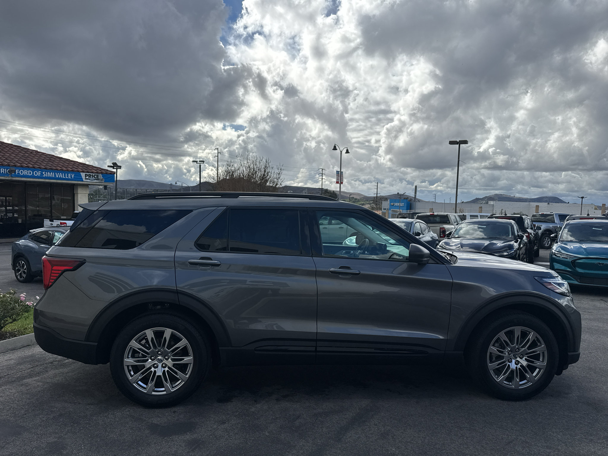 Used 2026 Ford Explorer Active w/ Active Comfort Package AWD/4WD image 4