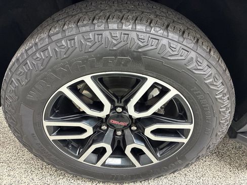 Used 2023 GMC Yukon AT4 image 13