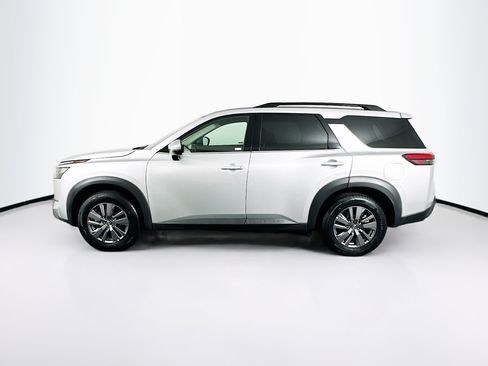 Used 2025 Nissan Pathfinder SV FWD image 4