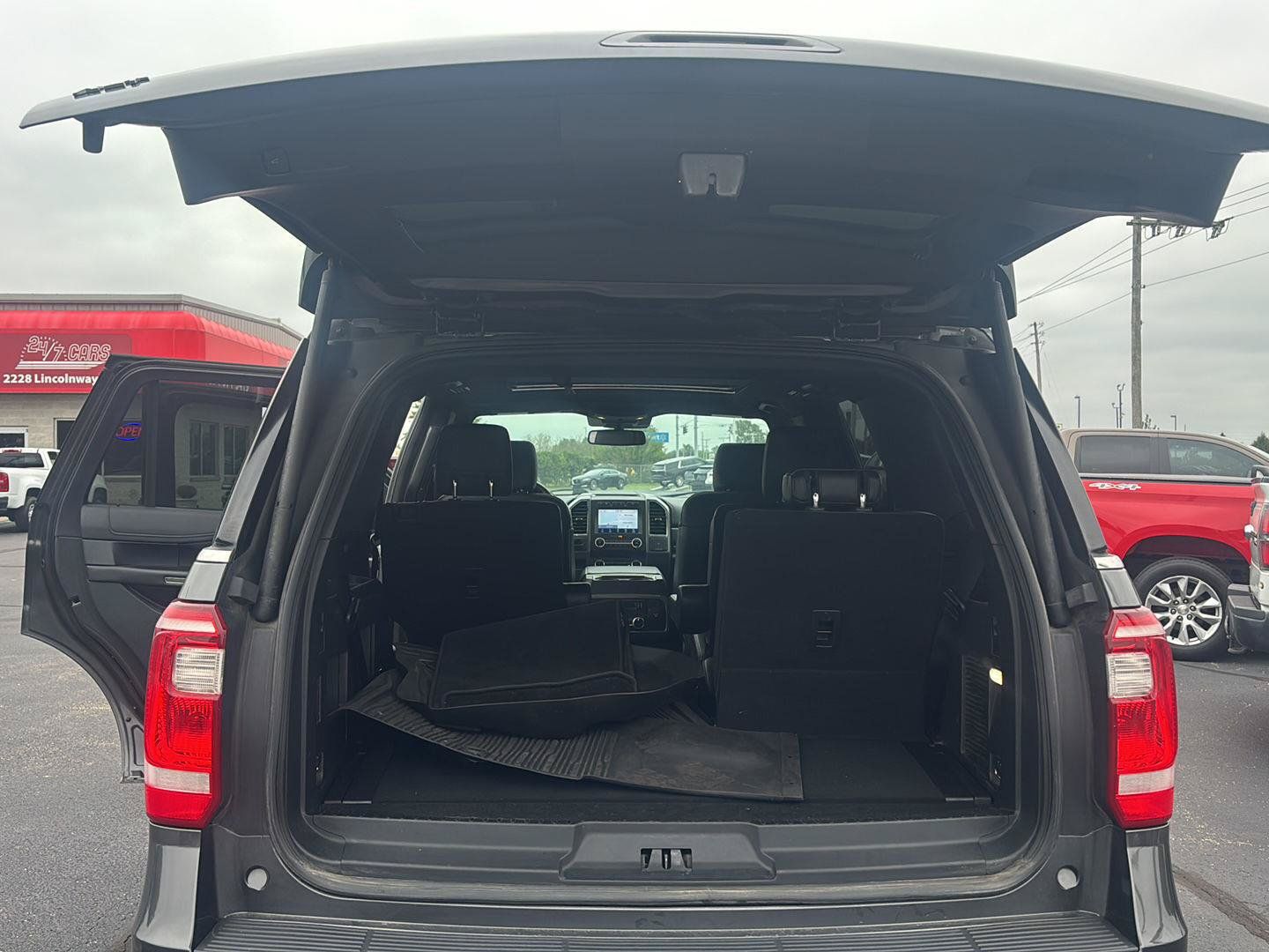 Used 2020 Ford Expedition XLT w/ Equipment Group 202A AWD/4WD image 19