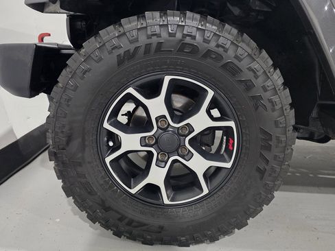 Used 2016 Jeep Wrangler Unlimited Sahara w/ Dual Top Group image 8