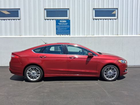Used 2015 Ford Fusion SE w/ Equipment Group 202A FWD image 9