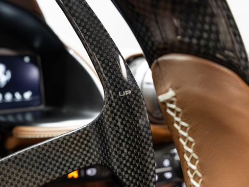 Used 2021 Ferrari 812 GTS image 64