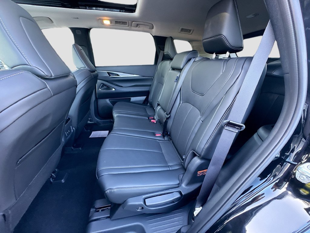 Certified 2026 INFINITI QX60 Luxe w/ Cargo Package AWD/4WD image 27