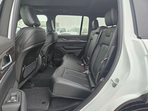 New 2025 Jeep Grand Cherokee Limited image 13