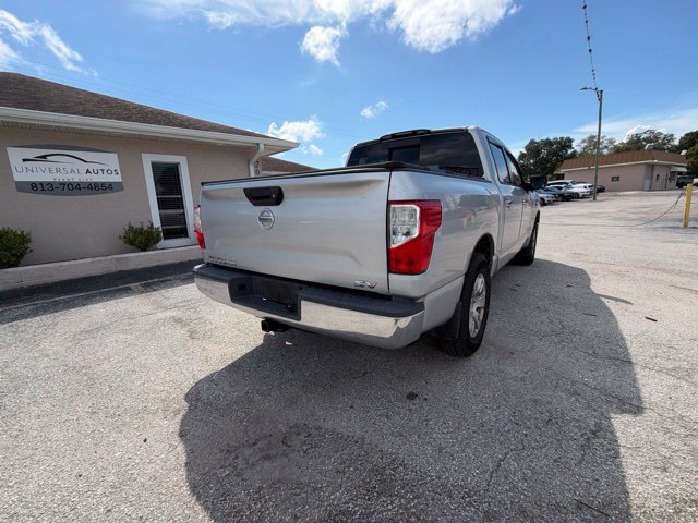 Used 2017 Nissan Titan SV RWD image 5