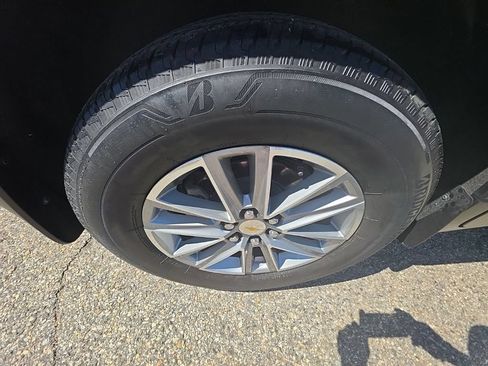Used 2023 Chevrolet Traverse LT w/ LPO, Floor Liner Package AWD/4WD image 33