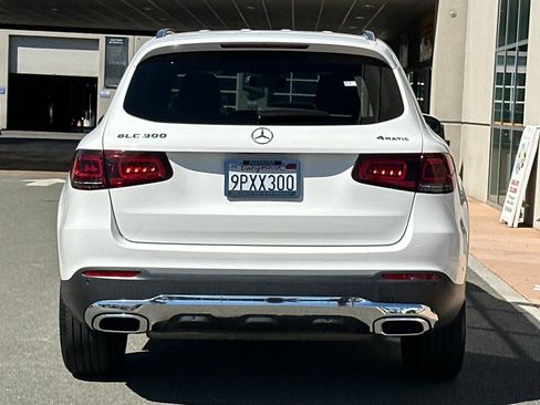 Used 2021 Mercedes-Benz GLC 300 4MATIC w/ Premium Package image 4
