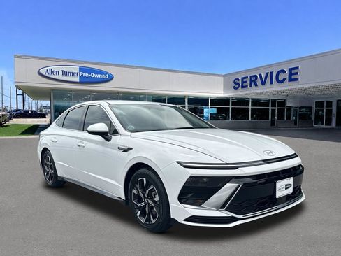 Used 2024 Hyundai Sonata SEL FWD image 2