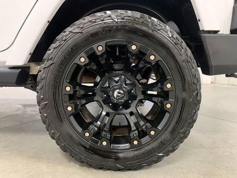 Used 2018 Jeep Wrangler Unlimited Altitude image 5