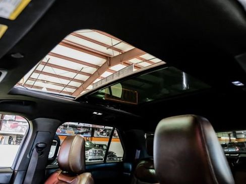 Used 2022 Ford Explorer Platinum w/ Equipment Group 601A image 7