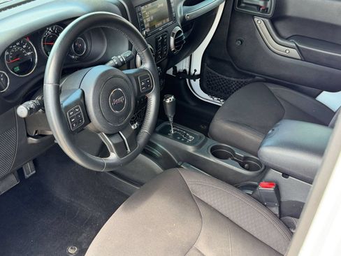 Used 2017 Jeep Wrangler Unlimited Sport w/ Connectivity Group AWD/4WD image 4